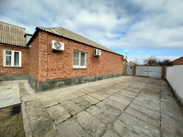 Купить дом на улице Хомутникова в Элисте. Вариант № 5351, 0, площадь -  квм, цена 7850000 рублей