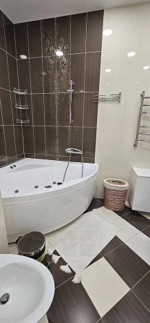 Купить трехкомнатную квартиру у метро Горьковская в Санкт-Петербурге. Вариант № 45669, 8, площадь -  квм, цена 30000000 рублей