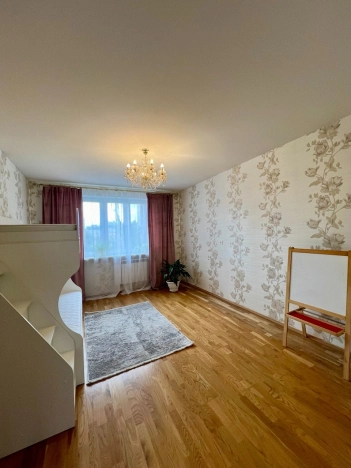 Купить трехкомнатную квартиру в районе Приморский в Санкт-Петербурге. Вариант № 2567290, 18, площадь -  квм, цена 13900000 рублей