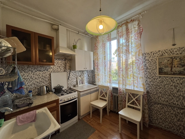 Купить трехкомнатную квартиру в районе Кировский в Санкт-Петербурге. Вариант № 3884989, 2, площадь -  квм, цена 11000000 рублей