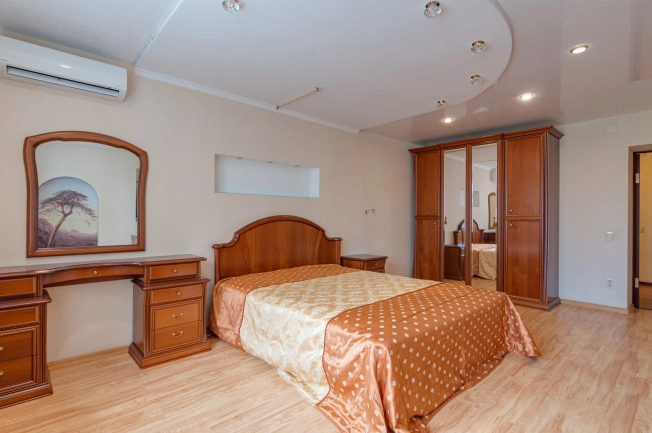 Купить четырехкомнатную квартиру в Вологде. Вариант № 53857, 36, площадь -  квм, цена 16900000 рублей