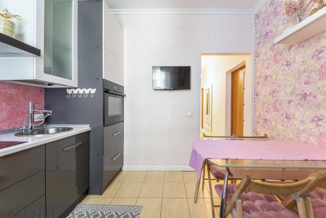 Купить двухкомнатную квартиру в Ленинградской области. Вариант № 4921, 13, площадь -  квм, цена 9990000 рублей