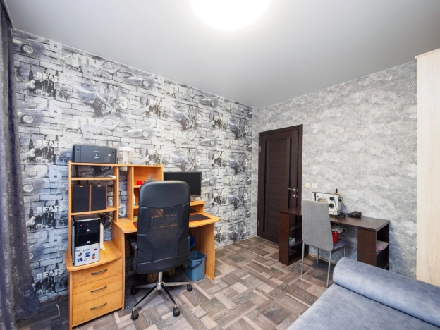 Купить трехкомнатную квартиру в Омске. Вариант № 2105937, 13, площадь -  квм, цена 6900000 рублей