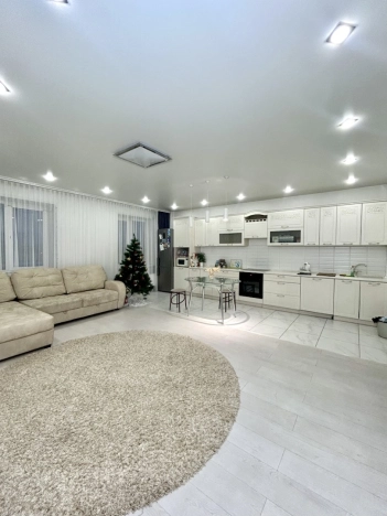 Купить трехкомнатную квартиру в Абакане. Вариант № 10645133, 1, площадь - квм, цена 10000000 рублей