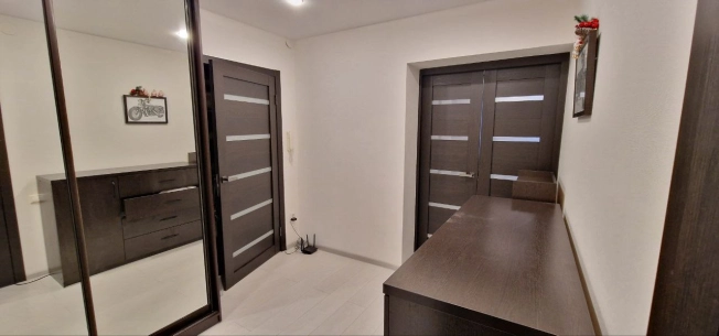 Купить квартиру на вторичке в Вологде. Вариант № 10941970, 19, площадь - квм, цена 4590000 рублей