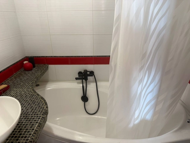 Купить трехкомнатную квартиру на улице Интернациональная в Белгородской области. Вариант № 1664696, 10, площадь -  квм, цена 4550000 рублей