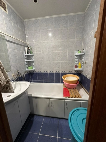 Купить трехкомнатную квартиру на вторичке в Микрорайоне 8-й, Элиста в Элисте. Вариант № 555399, 8, площадь -  квм, цена 5400000 рублей