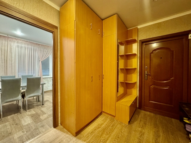 Купить трехкомнатную квартиру в Старом Осколе. Вариант № 8822801, 6, площадь -  квм, цена 6350000 рублей