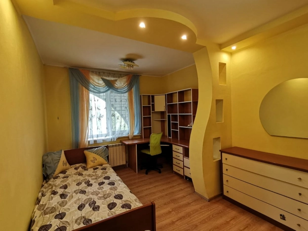 Купить трехкомнатную квартиру в Калуге. Вариант № 1918, 10, площадь -  квм, цена 11970000 рублей