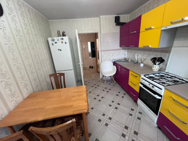 Снять квартиру в районе Ленинградский в Калининграде. Вариант № 13440, 4, площадь -  квм, цена 30000 рублей