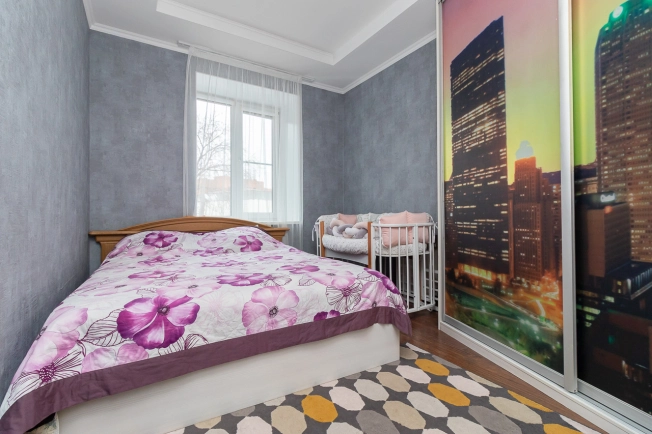 Купить четырехкомнатную квартиру в Омске. Вариант № 5503, 10, площадь -  квм, цена 13900000 рублей