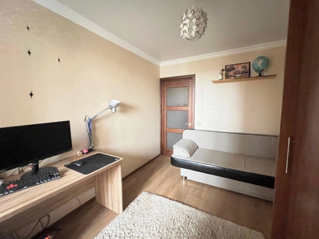 Купить двухкомнатную квартиру на улице 9 Января в Воронеже. Вариант № 13244, 4, площадь -  квм, цена 5600000 рублей