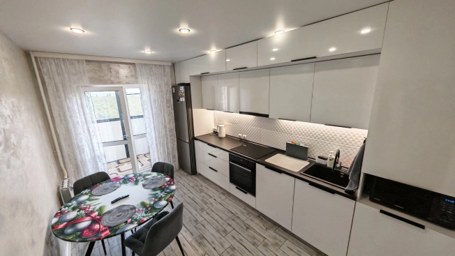 Купить трехкомнатную квартиру в Воронеже. Вариант № 5922181, 8, площадь -  квм, цена 7800000 рублей