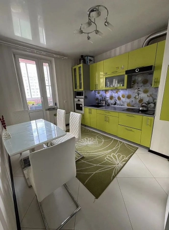 Купить трехкомнатную квартиру в Ростовской области. Вариант № 9967063, 8, площадь -  квм, цена 8450000 рублей