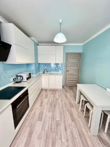 Купить трехкомнатную квартиру в Старом Осколе. Вариант № 44523, 18, площадь -  квм, цена 7250000 рублей