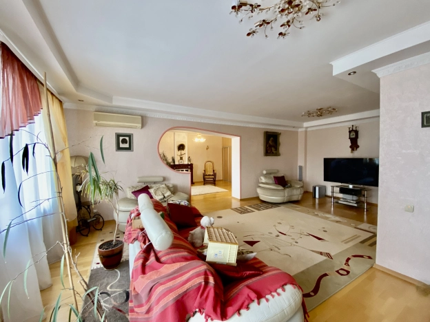 Купить многокомнатную квартиру в Республике Башкортостан. Вариант № 6281, 4, площадь -  квм, цена 10100000 рублей