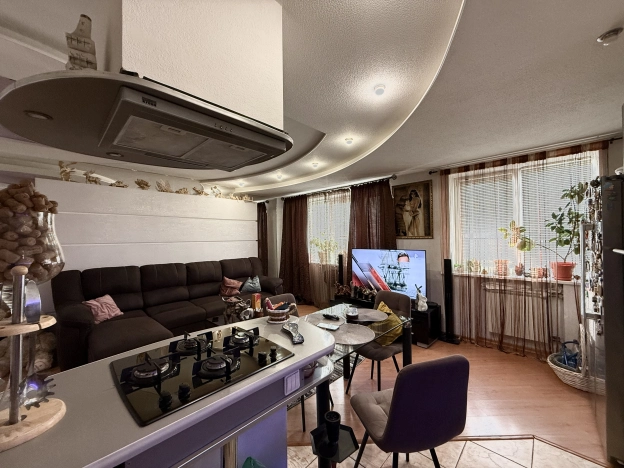 Купить квартиру в районе Красноармейский в Волгограде. Вариант № 30997, 3, площадь -  квм, цена 6500000 рублей