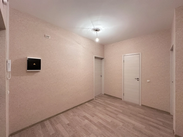 Купить трехкомнатную квартиру в Ленинградской области. Вариант № 5921755, 4, площадь -  квм, цена 8500000 рублей