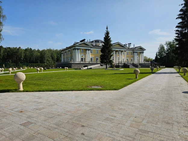 Купить дом на улице Яковлевская в Москве. Вариант № 51944, 8, площадь -  квм, цена 400000000 рублей