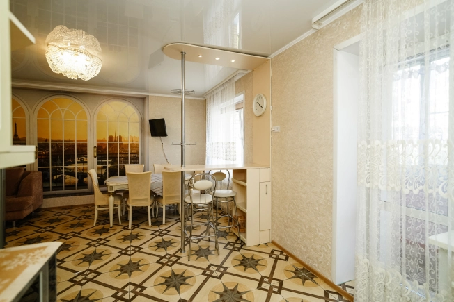 Купить трехкомнатную квартиру в Омске. Вариант № 3280433, 9, площадь -  квм, цена 8200000 рублей