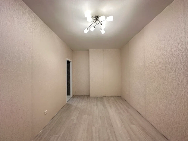 Купить трехкомнатную квартиру у метро Садовая в Санкт-Петербурге. Вариант № 9974099, 36, площадь -  квм, цена 9390000 рублей