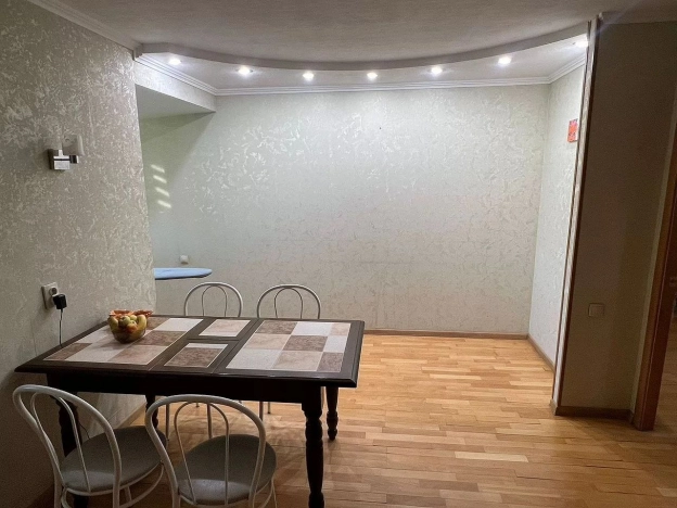 Купить квартиру в Омске. Вариант № 9941097, 8, площадь -  квм, цена 11300000 рублей