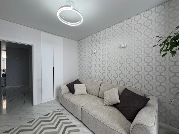 Купить четырехкомнатную квартиру в Волгограде. Вариант № 2103303, 17, площадь -  квм, цена 19300000 рублей