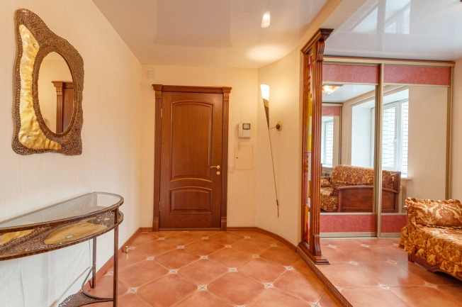 Купить четырехкомнатную квартиру в Вологде. Вариант № 53857, 41, площадь -  квм, цена 16900000 рублей