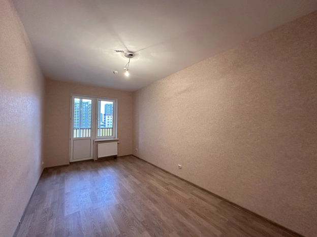 Купить трехкомнатную квартиру в Ленинградской области. Вариант № 5921755, 26, площадь -  квм, цена 8500000 рублей