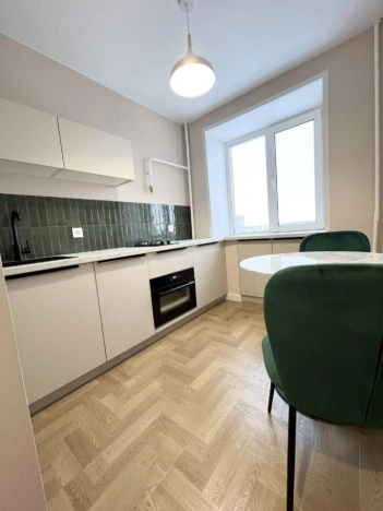 Купить квартиру на вторичке в Вологде. Вариант № 10773855, 4, площадь - квм, цена 5990000 рублей