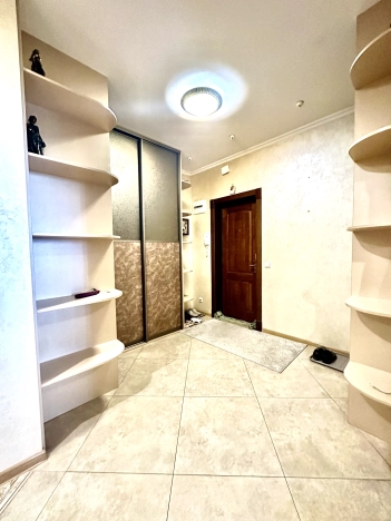 Купить двухкомнатную квартиру на улице имени Калинина в Краснодаре. Вариант № 2805, 9, площадь -  квм, цена 11500000 рублей