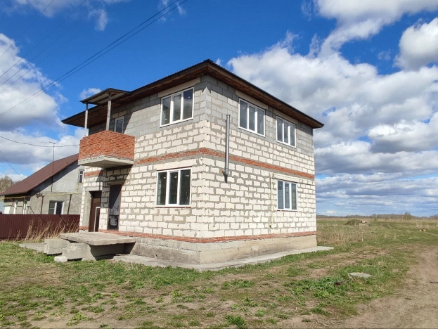 Купить дом на улице Набережная в Тюменской области. Вариант № 41043, 1, площадь -  квм, цена 5190000 рублей