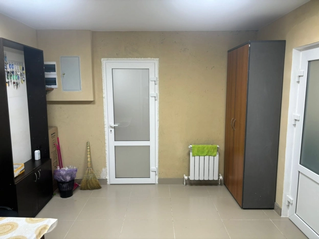 Купить коммерческую недвижимость в Элисте. Вариант № 19334, 3, площадь -  квм, цена 6000000 рублей