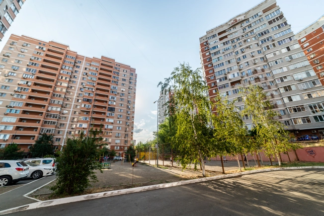 Купить двухкомнатную квартиру в Краснодаре. Вариант № 743318, 15, площадь - квм, цена 11400000.0000 рублей