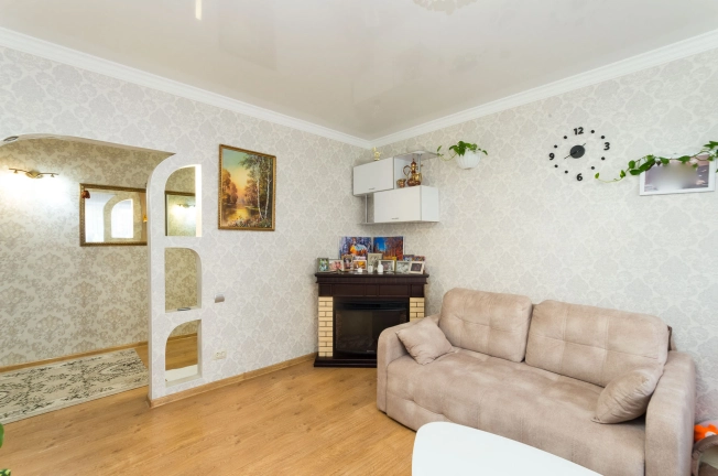 Купить двухкомнатную квартиру в Микрорайоне Менделеево, Тобольск в Тобольске. Вариант № 10208, 3, площадь -  квм, цена 3500000 рублей