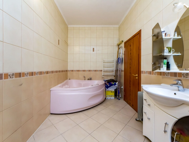 Купить четырехкомнатную квартиру в Калининграде. Вариант № 20211, 30, площадь -  квм, цена 20000000 рублей