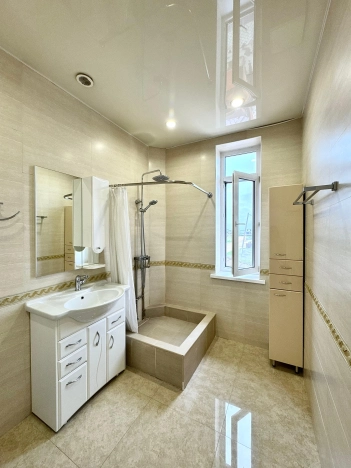 Купить дом в Южно-Сахалинске. Вариант № 2461659, 16, площадь -  квм, цена 24700000 рублей