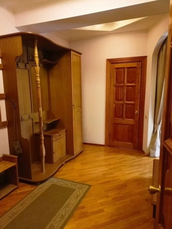 Купить трехкомнатную квартиру в Новосибирске. Вариант № 7686618, 8, площадь -  квм, цена 8500000 рублей