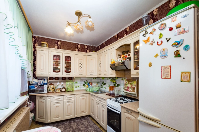 Купить многокомнатную квартиру в Тюменской области. Вариант № 4134, 10, площадь -  квм, цена 4500000 рублей