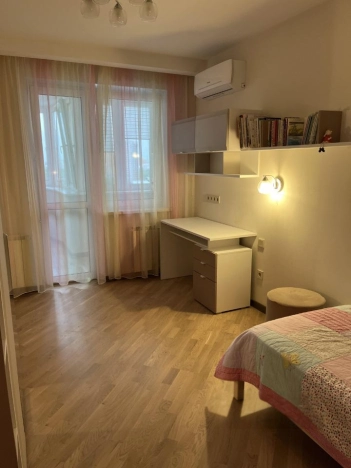 Купить трехкомнатную квартиру на улице Новоостаповская в Москве. Вариант № 10497630, 9, площадь -  квм, цена 28000000 рублей