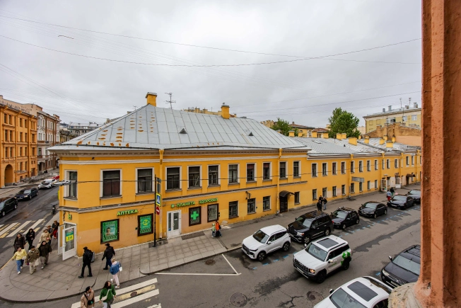 Купить трехкомнатную квартиру в районе Центральный в Санкт-Петербурге. Вариант № 220589, 29, площадь -  квм, цена 18500000 рублей