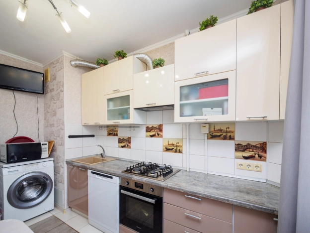 Купить трехкомнатную квартиру в Омске. Вариант № 3402845, 4, площадь -  квм, цена 7300000 рублей