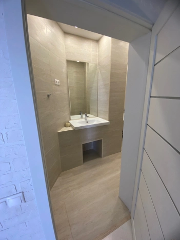 Купить четырехкомнатную квартиру в Омске. Вариант № 2704, 20, площадь -  квм, цена 18000000 рублей