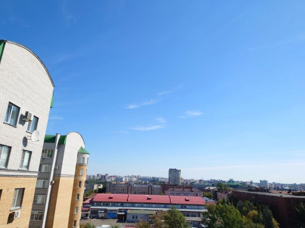 Купить четырехкомнатную квартиру в Омске. Вариант № 26033, 32, площадь -  квм, цена 23750000 рублей