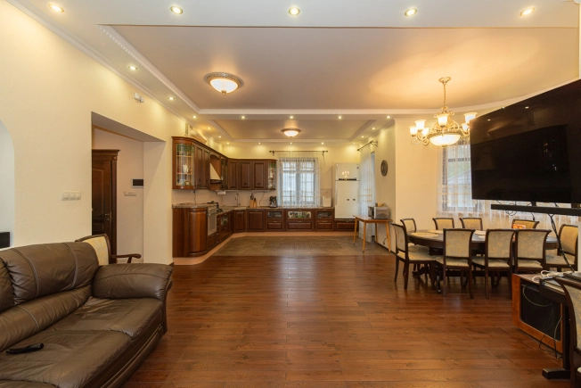 Купить дом на улице Сакко и Ванцетти в Владимире. Вариант № 17107, 15, площадь -  квм, цена 58000000 рублей