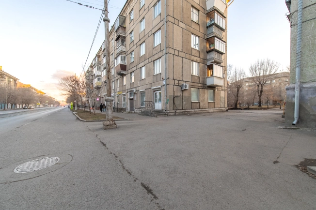 Купить однокомнатную квартиру на вторичке в Оренбургской области. Вариант № 10354282, 15, площадь -  квм, цена 2700000 рублей