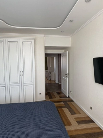 Купить трехкомнатную квартиру в Ленинградской области. Вариант № 7230417, 35, площадь -  квм, цена 20900000 рублей