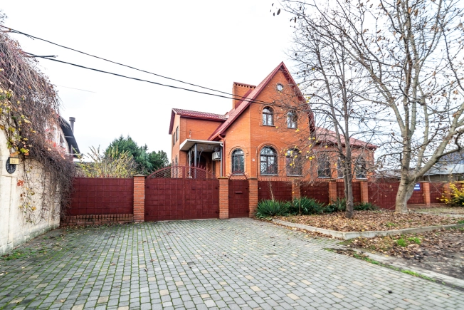 Купить дом в Краснодаре. Вариант № 9109702, 36, площадь -  квм, цена 35000000 рублей