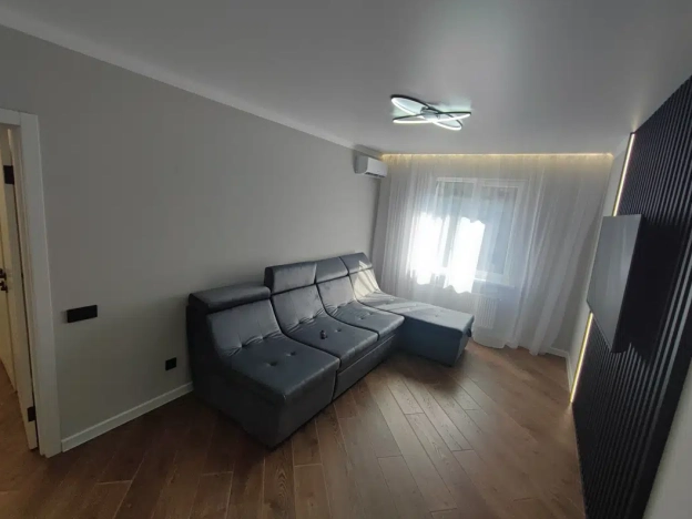 Купить двухкомнатную квартиру в Ростовской области. Вариант № 9706313, 9, площадь -  квм, цена 9550000 рублей