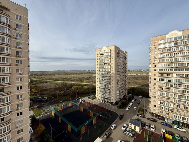 Купить двухкомнатную квартиру в Краснодаре. Вариант № 9666481, 3, площадь -  квм, цена 10750000 рублей